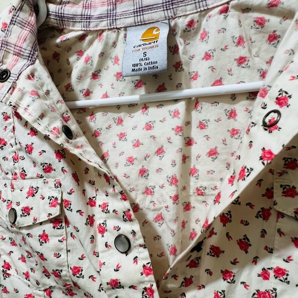 Carhartt button up🩷 - Picture 3 of 5